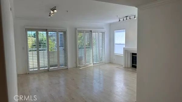 Sherman Oaks, CA 91423,4426 Ventura Canyon 204