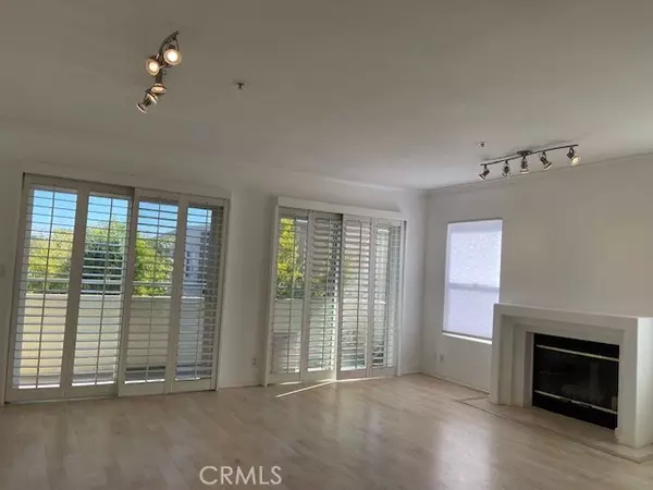 Sherman Oaks, CA 91423,4426 Ventura Canyon 204