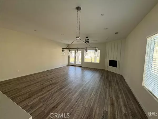 Bakersfield, CA 93305,308 Acacia