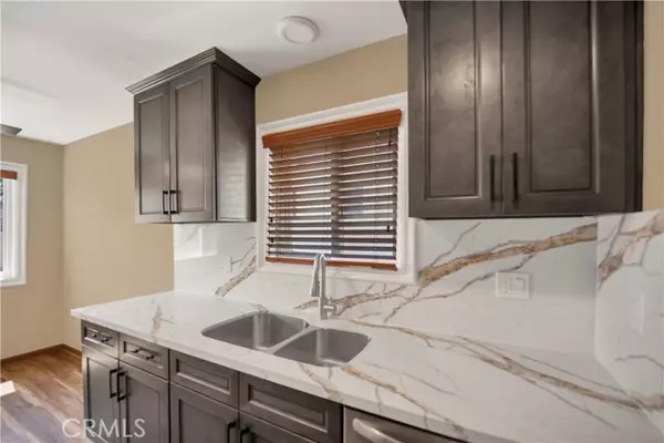 Long Beach, CA 90803,2214 E 2nd ST 6