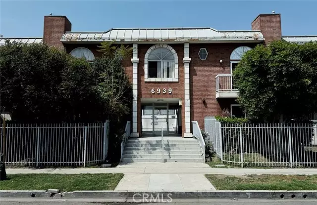 6939 Alabama 104, Canoga Park, CA 91303