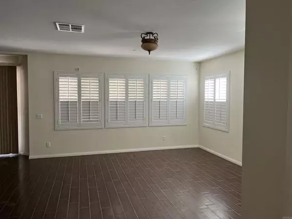 Murrieta, CA 92563,37052 WHISPERING HILLS DR