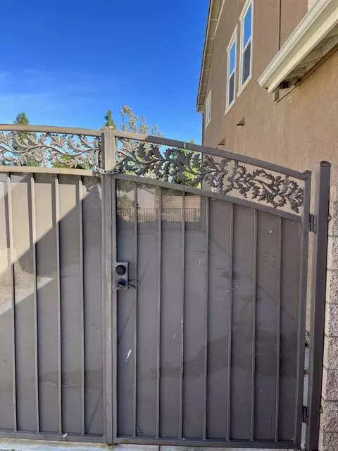 Murrieta, CA 92563,37052 WHISPERING HILLS DR