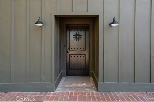 Woodland Hills, CA 91367,6200 Woodlake AVE