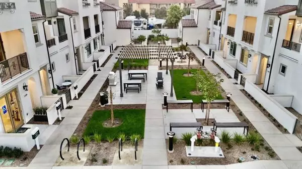 El Cajon, CA 92019,1319 Yannis CT