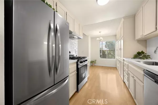 Orange, CA 92868,700 W La Veta I-8