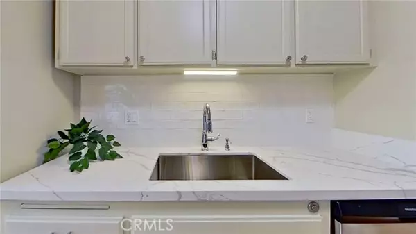 Orange, CA 92868,700 W La Veta I-8