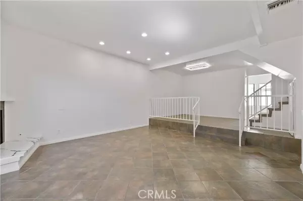 Van Nuys, CA 91406,7550 Zombar 11