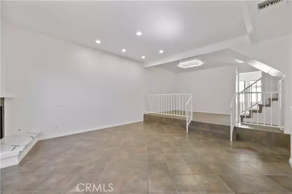 Van Nuys, CA 91406,7550 Zombar 11