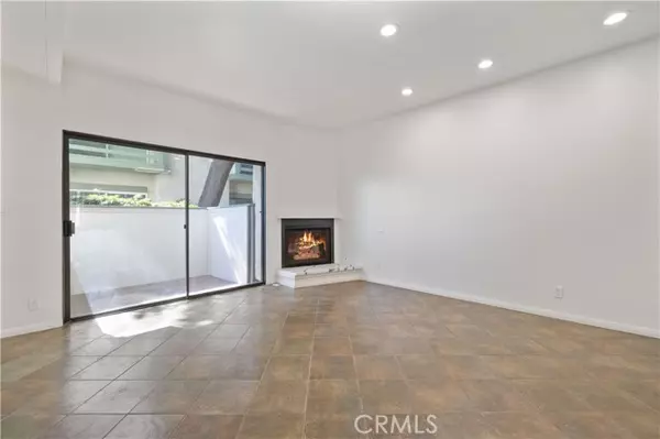 Van Nuys, CA 91406,7550 Zombar 11