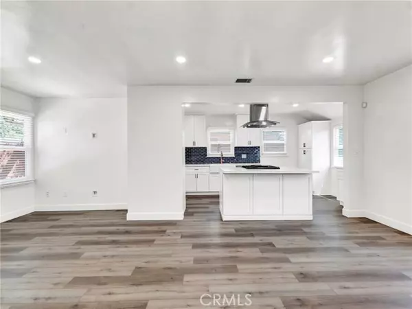 Lake Balboa, CA 91406,7517 Louise AVE