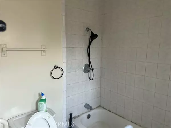 Los Angeles, CA 90001,1144 E 68th