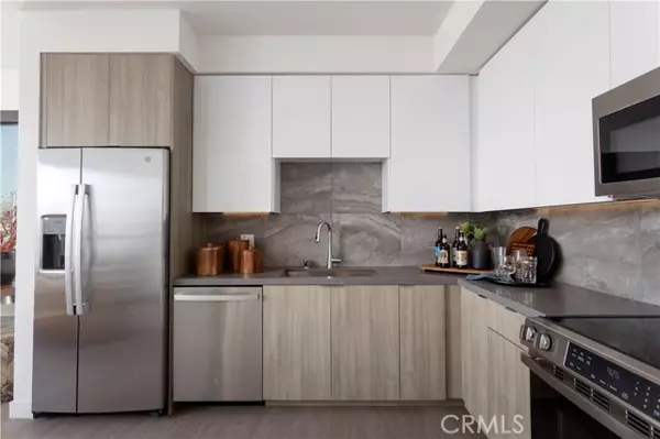 San Pedro, CA 90731,511 S Harbor 500