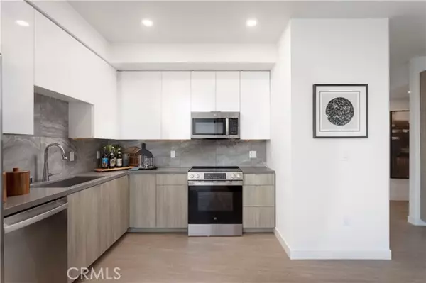 San Pedro, CA 90731,511 S Harbor 500