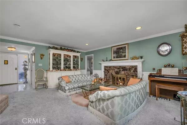 Woodland Hills, CA 91364,22051 Mulholland WAY