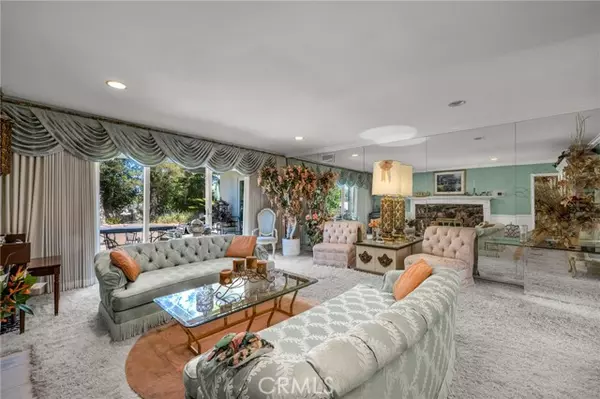 Woodland Hills, CA 91364,22051 Mulholland WAY