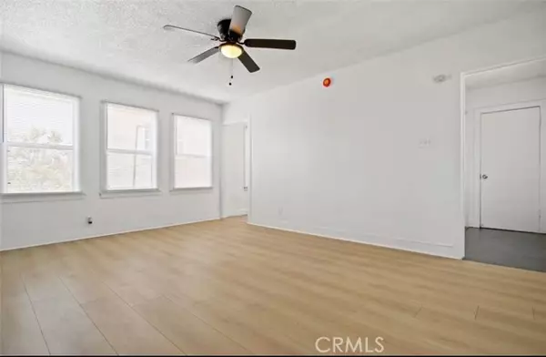 Los Angeles, CA 90016,2116 S Palm Grove Ave