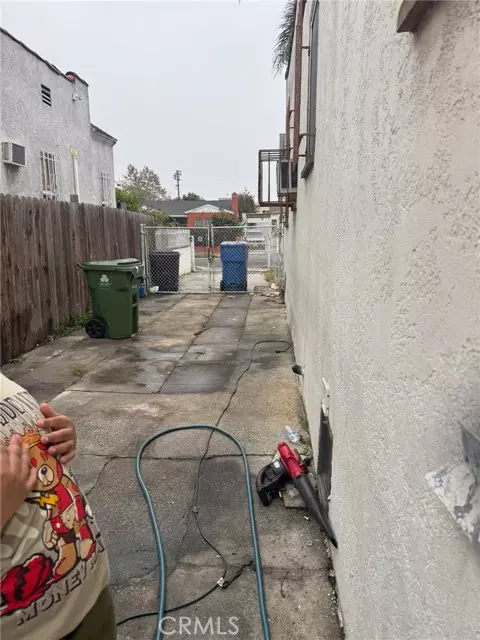 Los Angeles, CA 90001,923 E 85th St