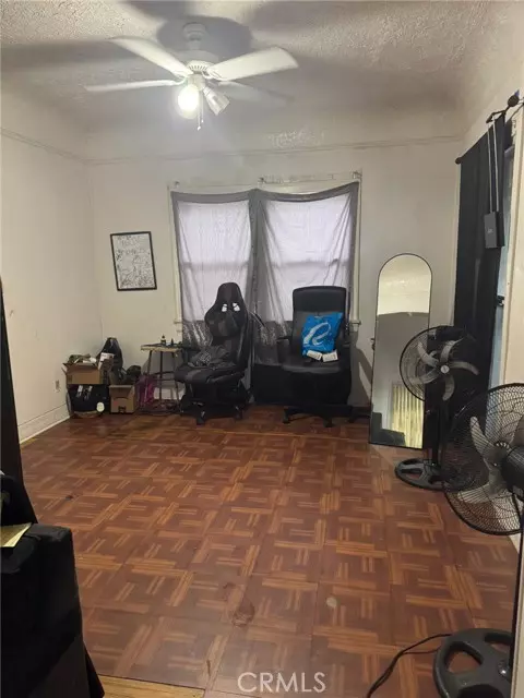 Los Angeles, CA 90001,923 E 85th St