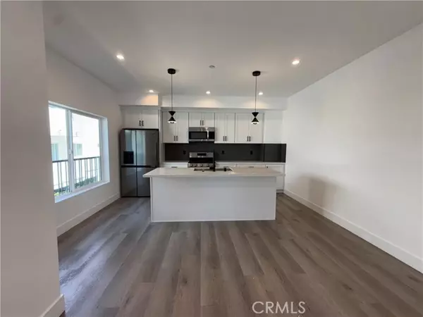 21721 Hart ST, Canoga Park, CA 91303