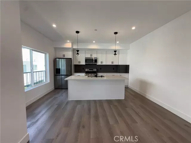 Canoga Park, CA 91303,21721 Hart ST