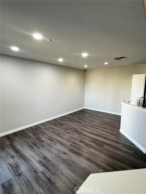 Irvine, CA 92618,811 larkridge