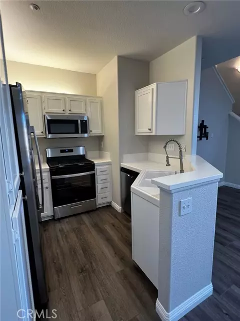 Irvine, CA 92618,811 larkridge