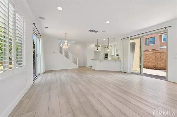 Irvine, CA 92618,21 Canoe