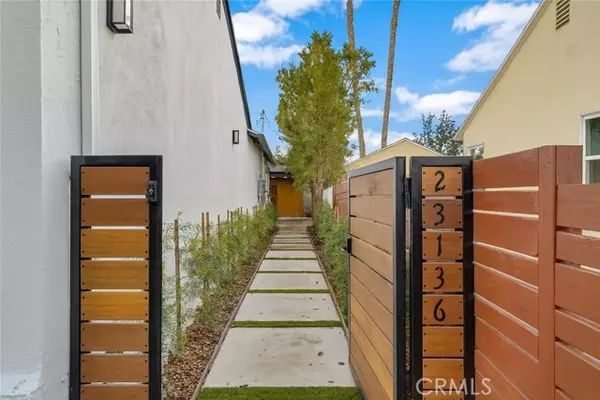 Woodland Hills, CA 91303,22136 Gilmore ST