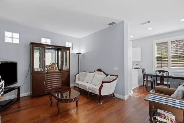 Valencia, CA 91354,27905 Crown CT