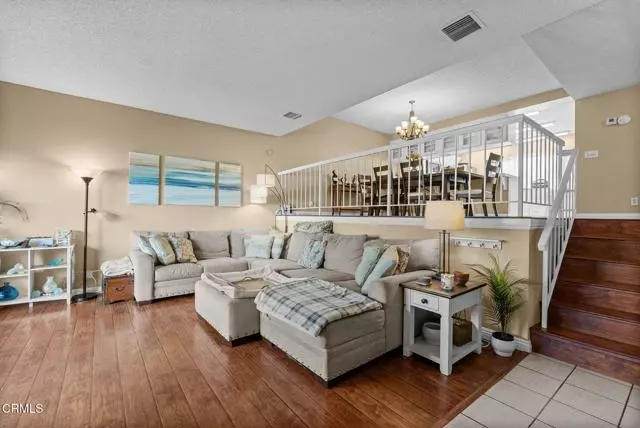 18360 Collins ST L, Tarzana, CA 91356