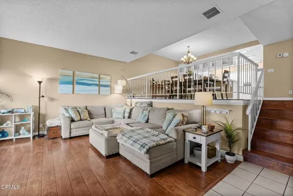 18360 Collins ST L, Tarzana, CA 91356