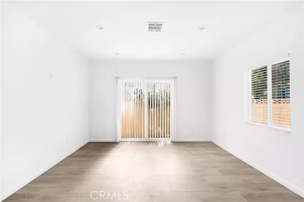 Van Nuys, CA 91406,7044 White Oak A