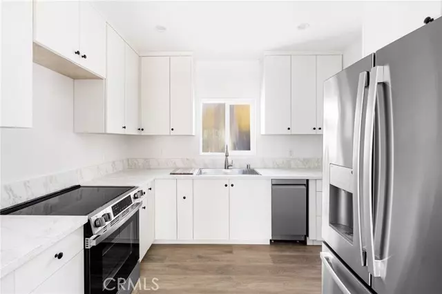 7044 White Oak A, Van Nuys, CA 91406