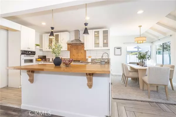 15756 Hart ST, Lake Balboa, CA 91406