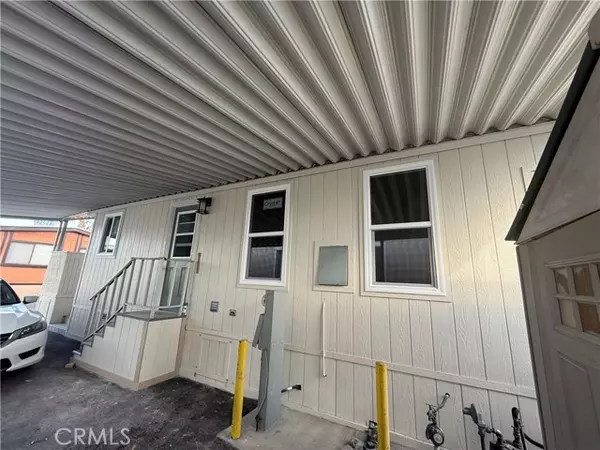 Covina, CA 91724,716 N GRAND D-3