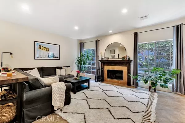 Toluca Lake, CA 91602,4444 Moorpark WAY 201