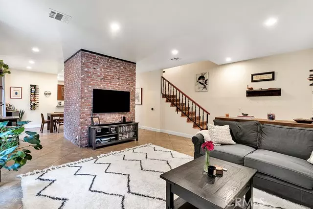 4444 Moorpark WAY 201, Toluca Lake, CA 91602