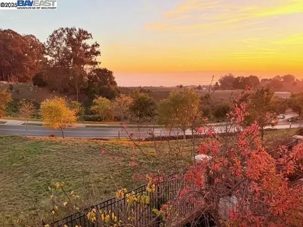 Hayward, CA 94542,35 Arundel Dr