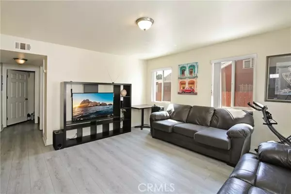 Los Angeles, CA 90044,8718 Menlo Ave