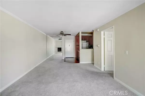 Woodland Hills, CA 91367,5540 Owensmouth AVE 223