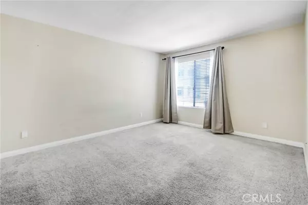 Woodland Hills, CA 91367,5540 Owensmouth AVE 223