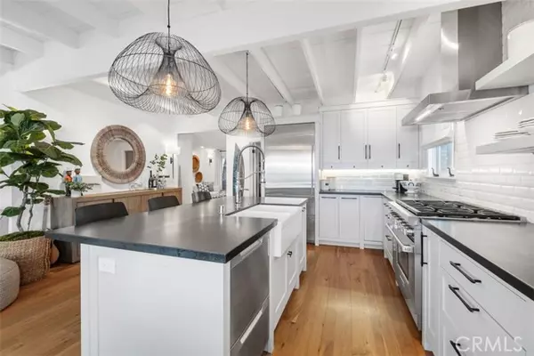 Laguna Beach, CA 92651,31962 Sunset