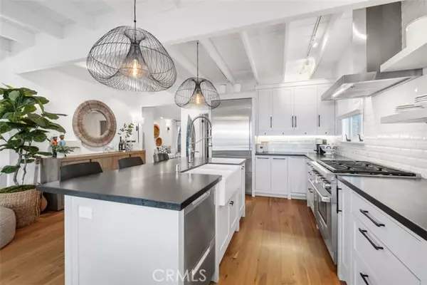 Laguna Beach, CA 92651,31962 Sunset