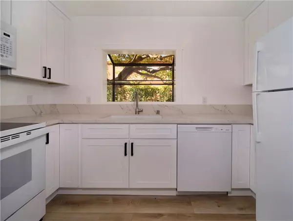 Laguna Beach, CA 92651,1175 Glenneyre Street 1/2