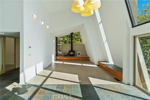 Running Springs, CA 92382,22 Holly DR