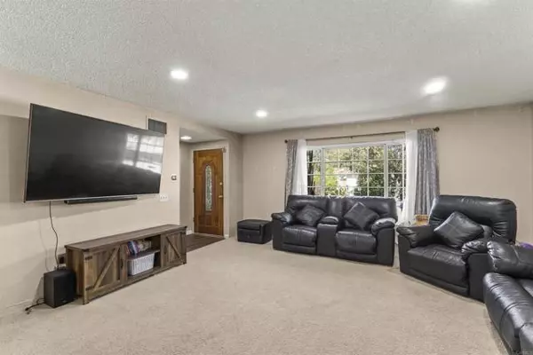 Escondido, CA 92027,1427 Kingston DR