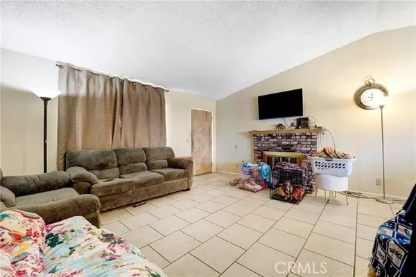 Lancaster, CA 93535,40976 177th