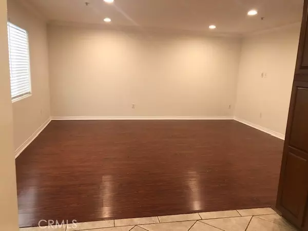 Van Nuys, CA 91405,13525 Vanowen ST 301