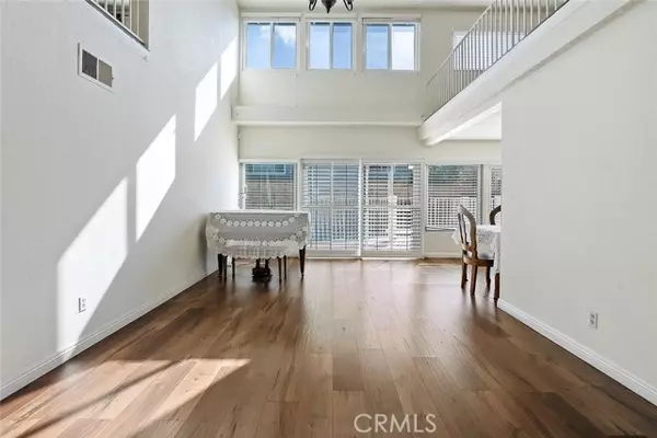 Valencia, CA 91355,23850 Via Jacara